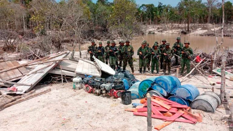 fanb-sestruye-material-de-mineria-ilegal-en-amazonas-26900