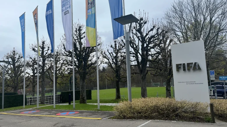 entrada-oficinas-principales-fifa_98