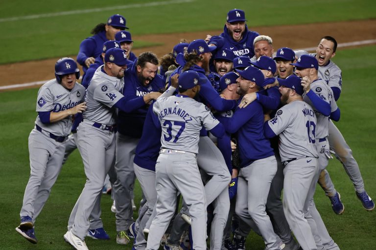 6-7. Los Ángeles Dodgers conquistan su octava Serie Mundial