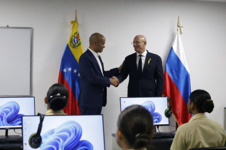 Estudiantes venezolanos aprenden ruso mediante alianza bilateral