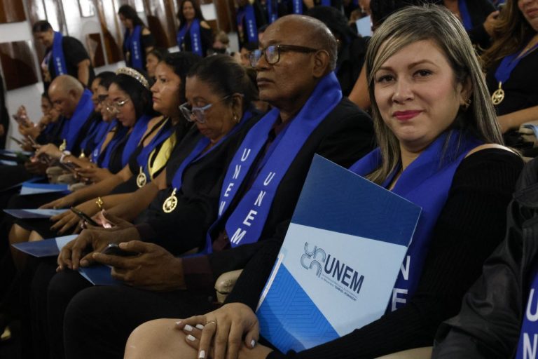 photo_5064372896117403009_y