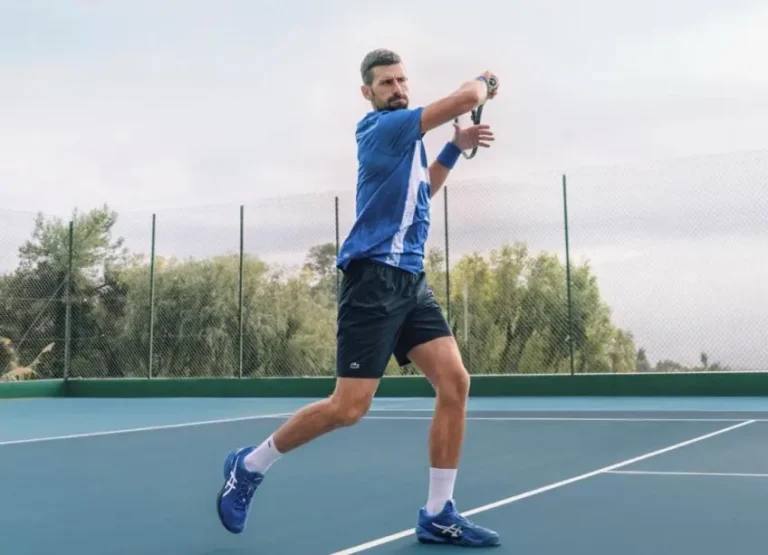 la-nueva-armadura-de-novak-djokovic-para-la-gira-por-australia