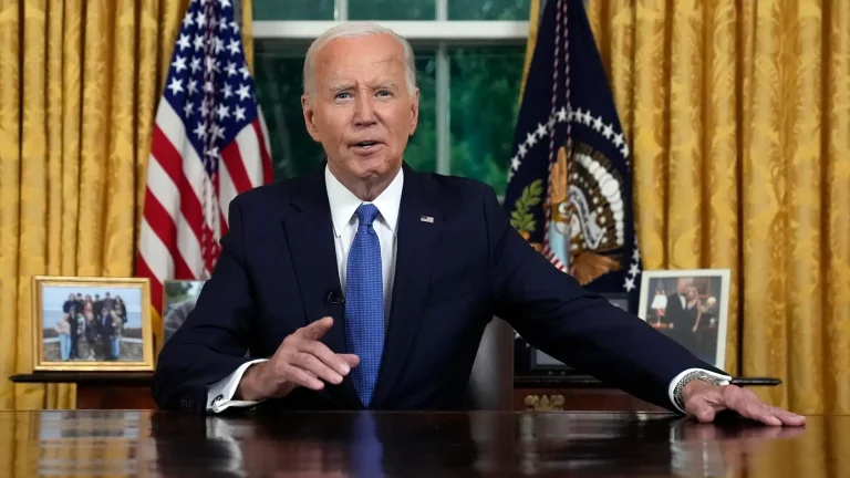 presidente-eeuu-joe-biden-habla-despacho-oval-casa-blanca-washington-eeuu_98
