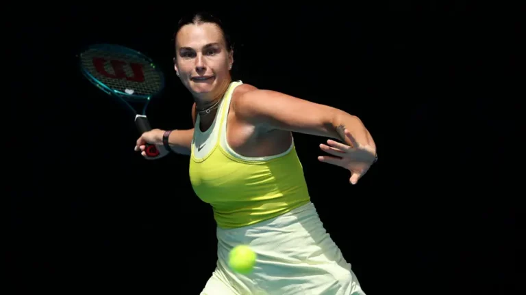 aryna-sabalenka-250117-forehand-g-1200