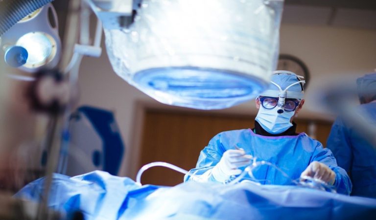 operacion-cirugia-medico