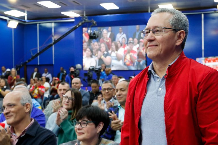 photo_5846949356589135721_w