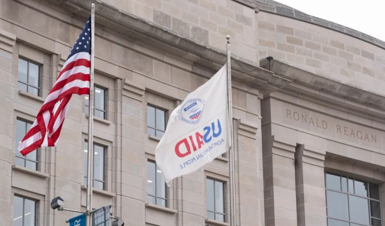 usaid-eeuu banderas