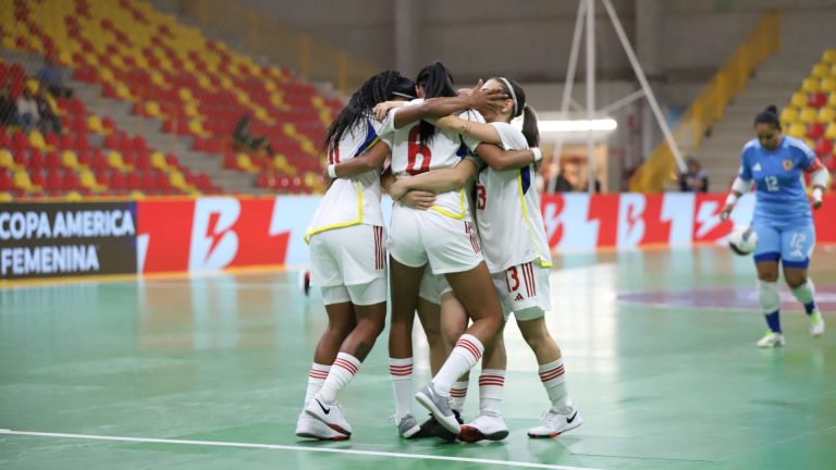 67e0abea2598e013dd42d943_Vinotinto Futsal Femenina (1)