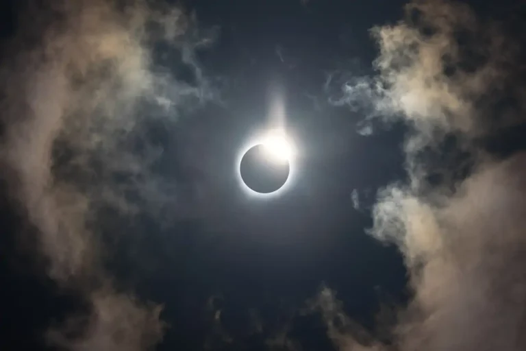 eclipses_1aaeed3c_2148308513(1)_250310233330_1280x853