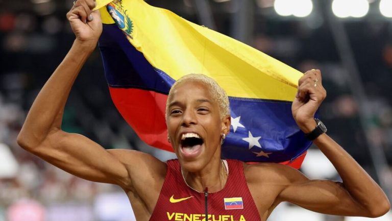 la-campeona-yulimar-rojas-festejo-su-medalla-de-oro-en-budapest-2023-10942