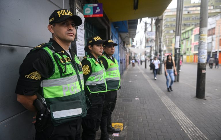 policia peruana-lima