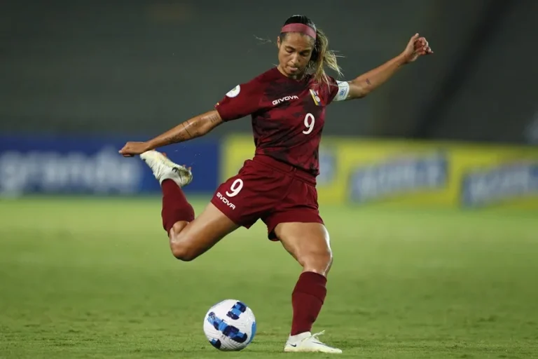 Deyna Castellanos