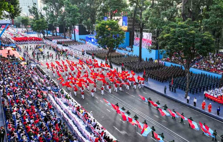 Vietnam-Ensayo-desfile