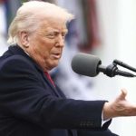 el-presidente-de-estados-unidos-donald-trump-anunciando-los-aranceles-7122-696x418