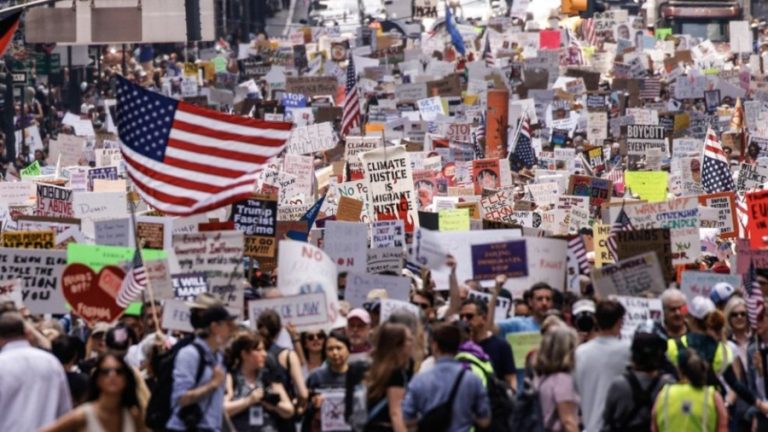 protestas-en-nueva-york-contra-el-gobierno-de-donald-trump-39870