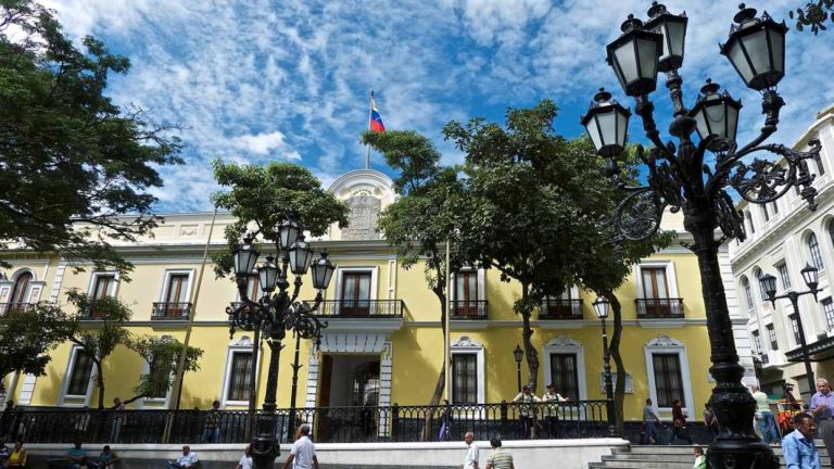 Haiman-el-troudi-historias-y-anecdotas-de-la-casa-amarilla-1-1