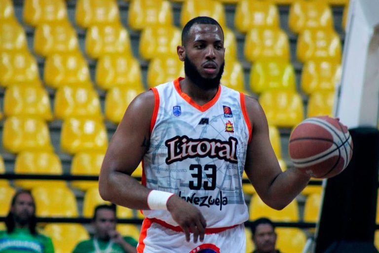 Jonathan Araujo - Piratas