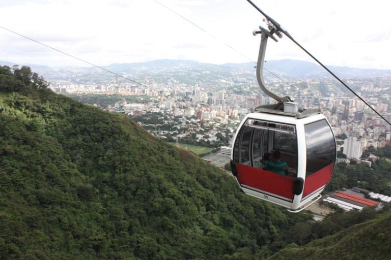Los-funiculares-se-elevan-sobre-el-Parque-Nacional-Waraira-Repano.-Foto-archivo