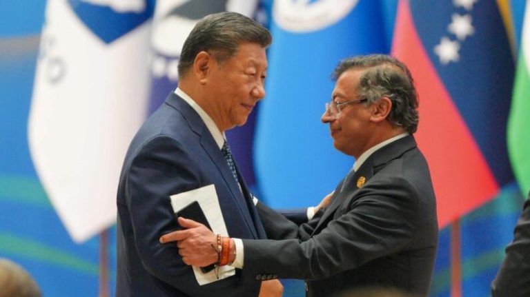 Presidentes-de-China-y-Colombia-se-reunieron-en-Beijing