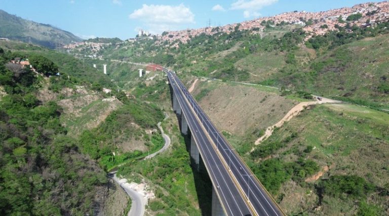 autopista-caracas-la-guaira