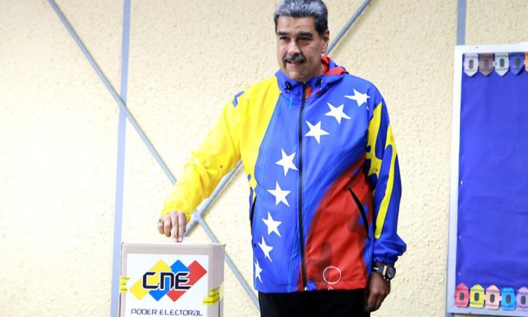 nicolas-maduro-votando-en-las-elecciones-presidenciales-de-este-domingo-28-de-julio