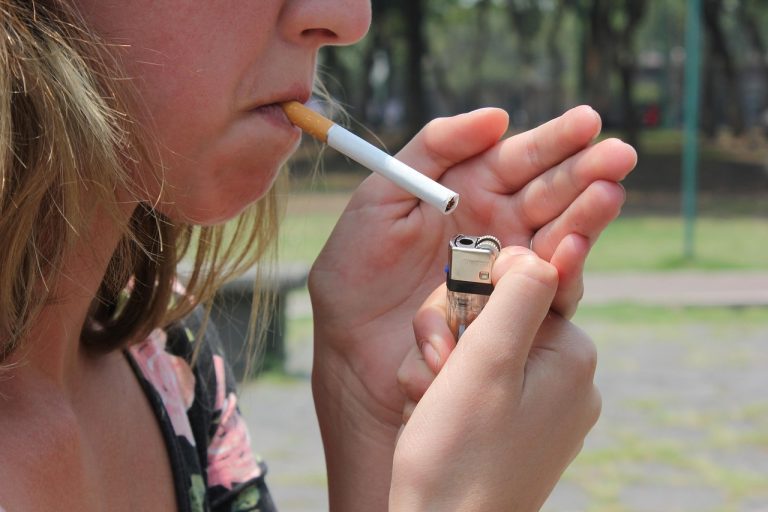 smoking-4454391_1280