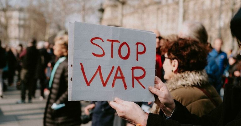 2022_03_website_-stop-war-protest_pexels-mathias-pr-reding-11421076_1200px