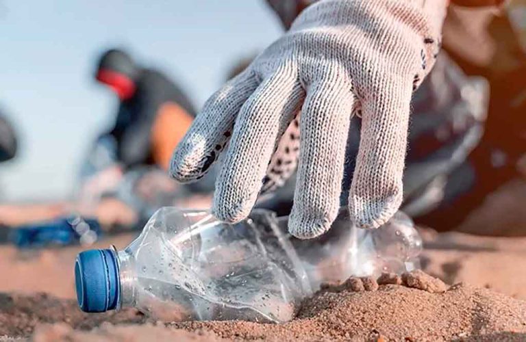 lucha-contra-contaminacion-por-plasticos-1