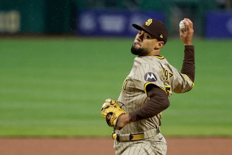 Robert Suárez MLB