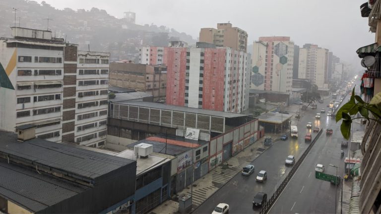 fuertes-precipitaciones-en-caracas-26129