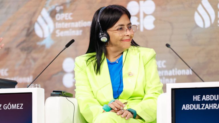 vp-delcy-rodriguez-en-su-participacion-en-el-9-seminario-internacional-opep-44495