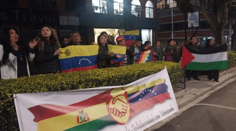 Bolivianos-solidaridad-con-Venezuela