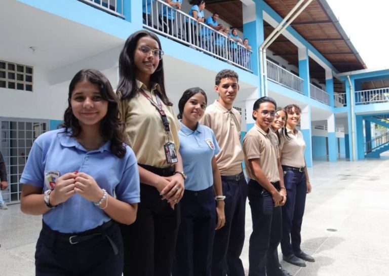 photo_4925121543755903451_y