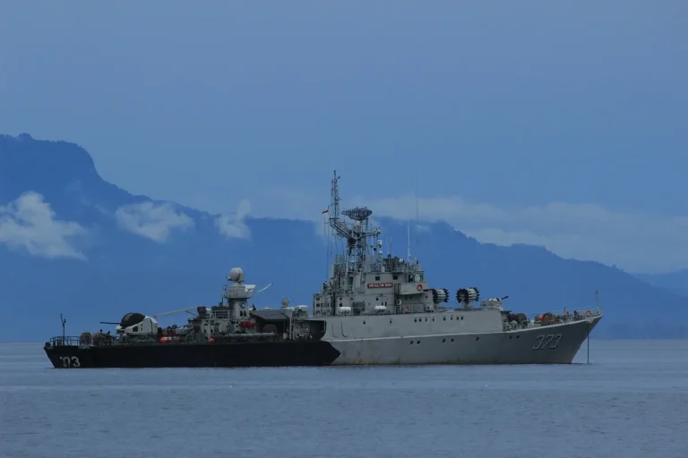 warship-5412855_1280