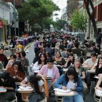 ARGENTINA-CLASES-UNIVERSITARIAS-EN-LA-CALLE-1