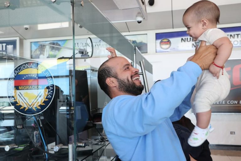 Llegan a Venezuela 286 migrantes venezolanos deportados de EE.UU. 2