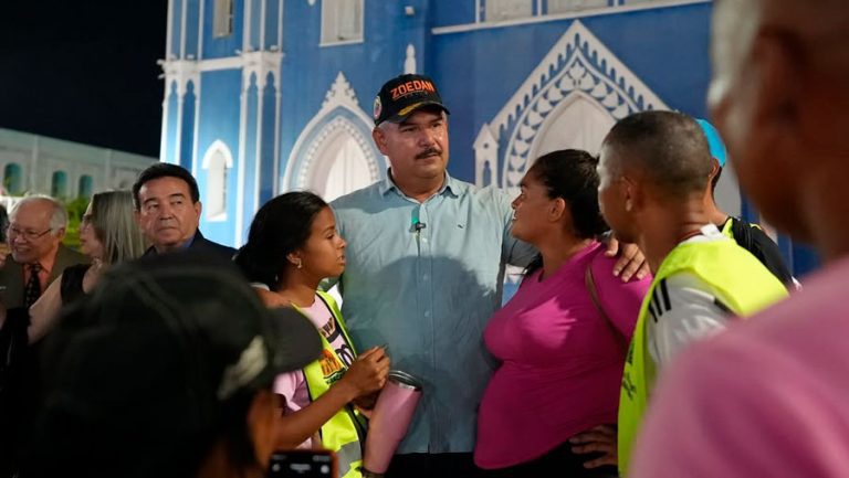gobernador-luis-caldera-con-el-pueblo-zuliano-tras-el-sismo-de-este-miercoles-48696