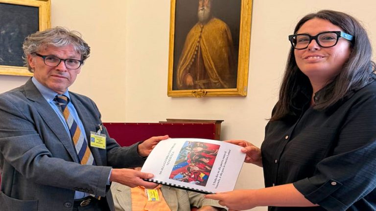 parlamento-de-italia-recibio-firmas-contra-amenaza-de-guerra-a-venezuela-48335