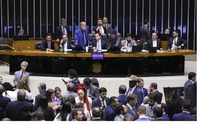 Brasil-aprueban-normas-para-proteger-a-ninos-del-trabajo-en-Internet-1