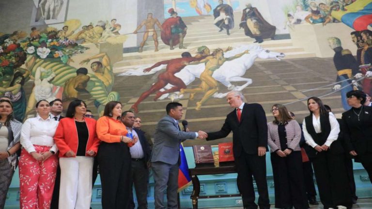 an-recibe-proyecto-de-presupuesto-y-endeudamiento-2026-20251014181217jpg-185451