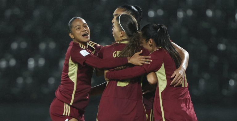Vinotinto Femenina