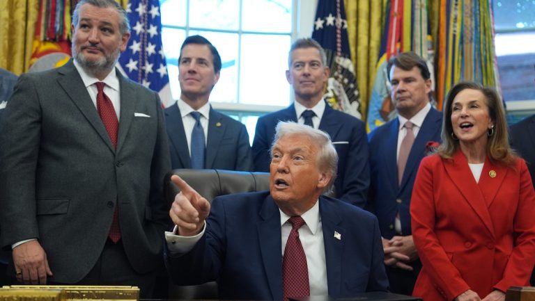 6930adf659bf5b539b7a2989