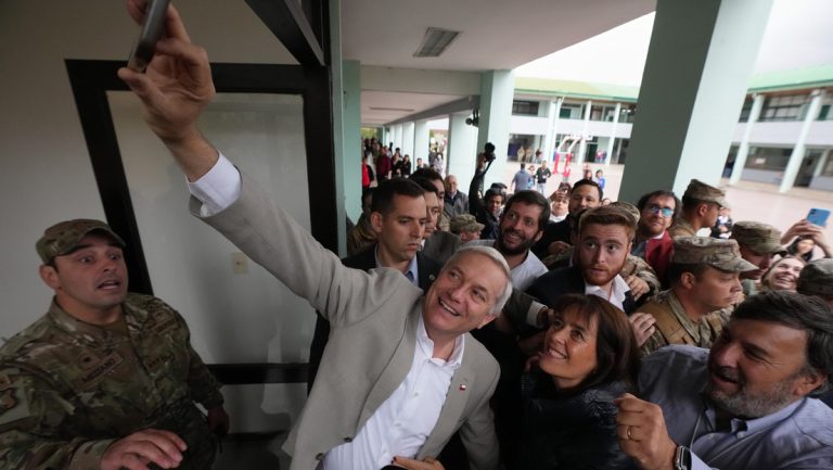 693f33d5e9ff71519b680f70