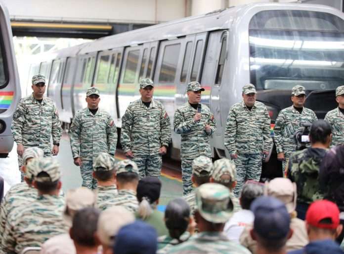 Ministro-de-Defensa-Vladimir-Padrino-Lopez-en-el-inicio-de-registro-y-adiestramiento-de-los-Cuerpos-de-Combatientes-de-la-clase-obrera-696x515
