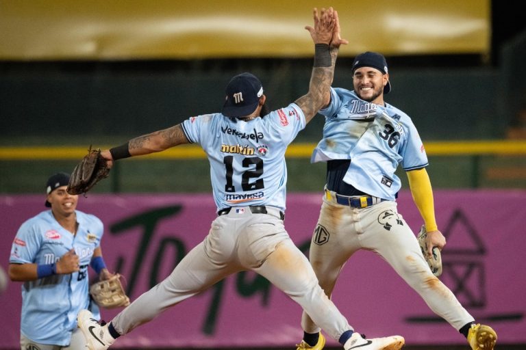 Rougned-Odor-y-Carlos-Rodriguez-Foto-Elio-Miranda-23-12