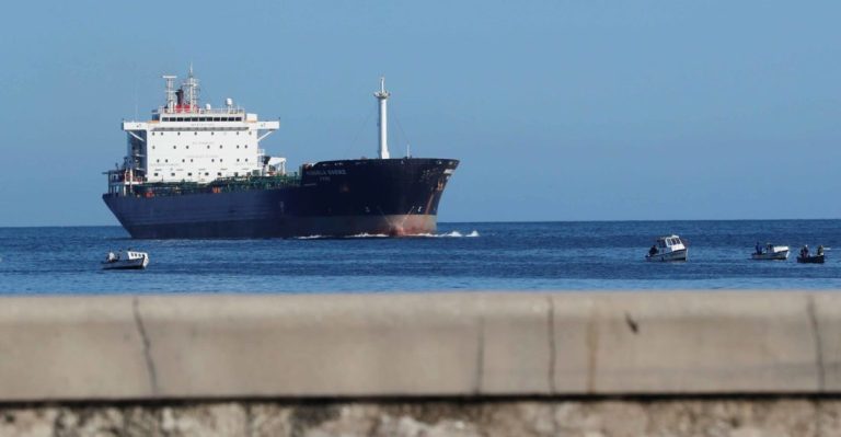 Estados Unidos impone sanciones para coartar transporte de crudo de Venezuela a Cuba