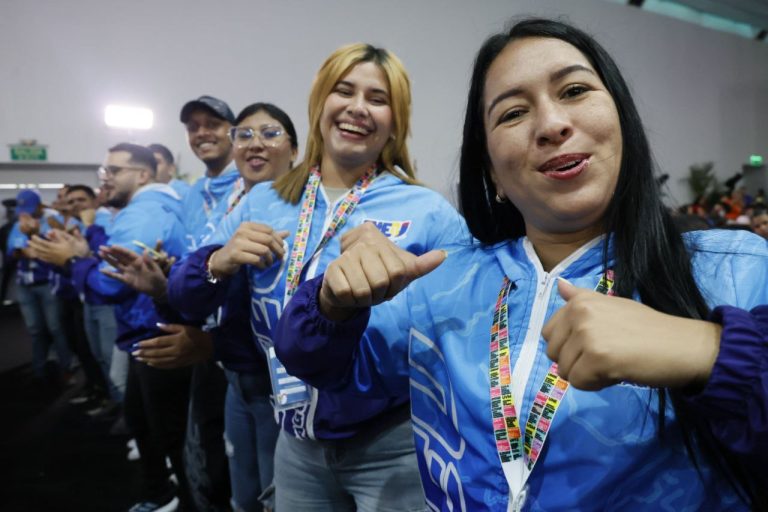 photo_4967713003562273574_y