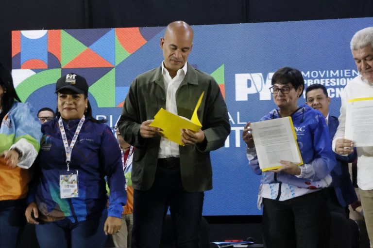 photo_5033113866442836782_y