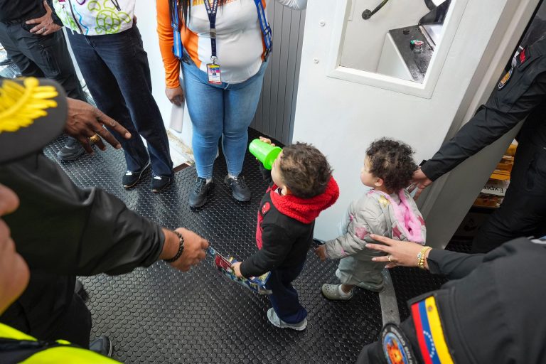 (+Fotos) Gran Misión Vuelta a la Patria garantiza el retorno de 309 venezolanos desde Phoenix 4