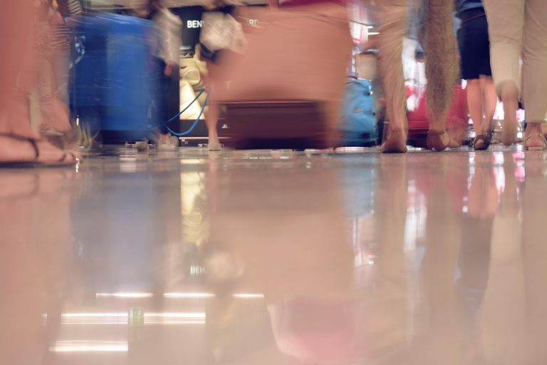 airport-1503332_1920